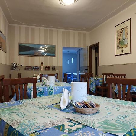 Hotel La Passeggiata Desenzano del Garda Buitenkant foto