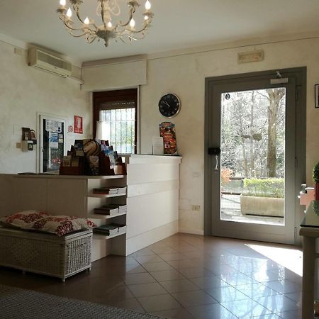 Hotel La Passeggiata Desenzano del Garda Buitenkant foto