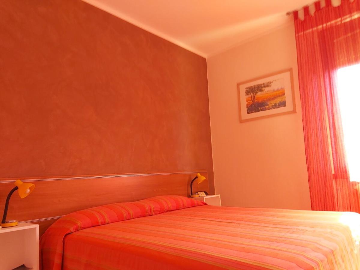 Hotel La Passeggiata Desenzano del Garda Buitenkant foto