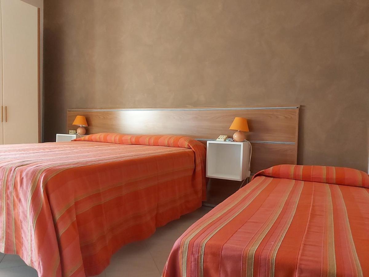Hotel La Passeggiata Desenzano del Garda Buitenkant foto