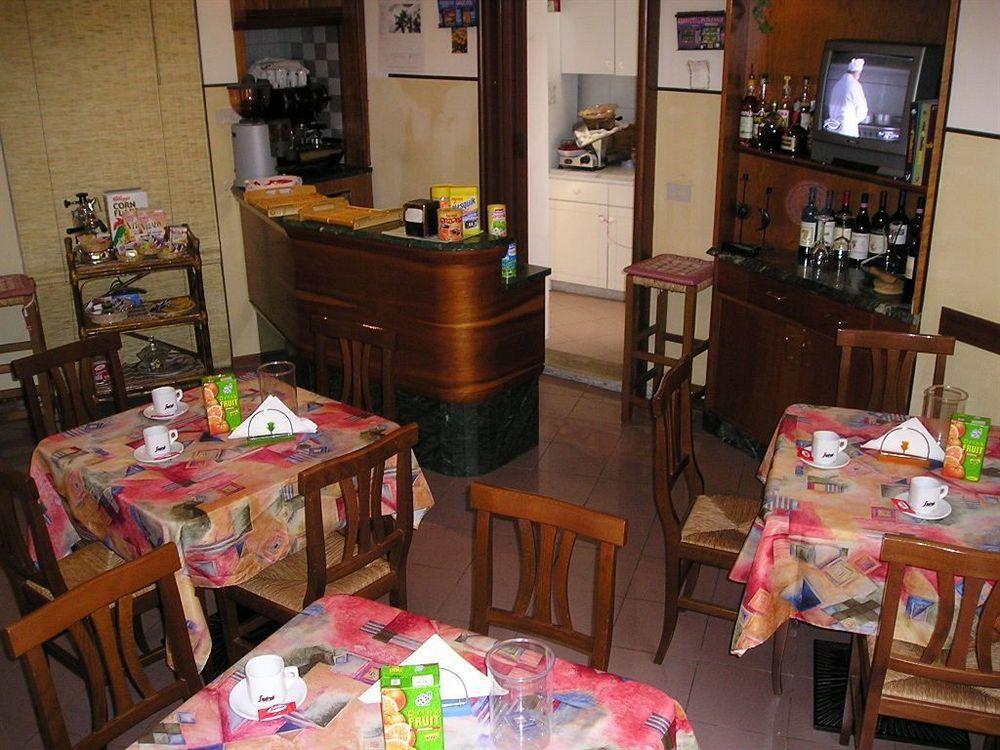 Hotel La Passeggiata Desenzano del Garda Buitenkant foto