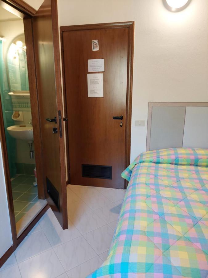 Hotel La Passeggiata Desenzano del Garda Buitenkant foto