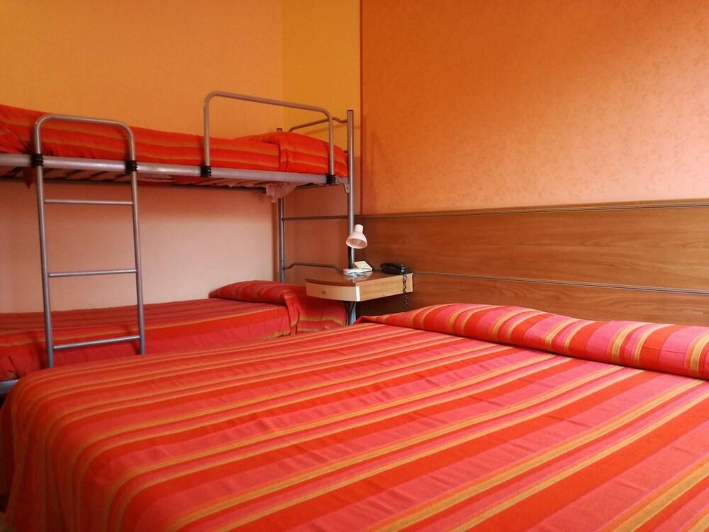 Hotel La Passeggiata Desenzano del Garda Buitenkant foto