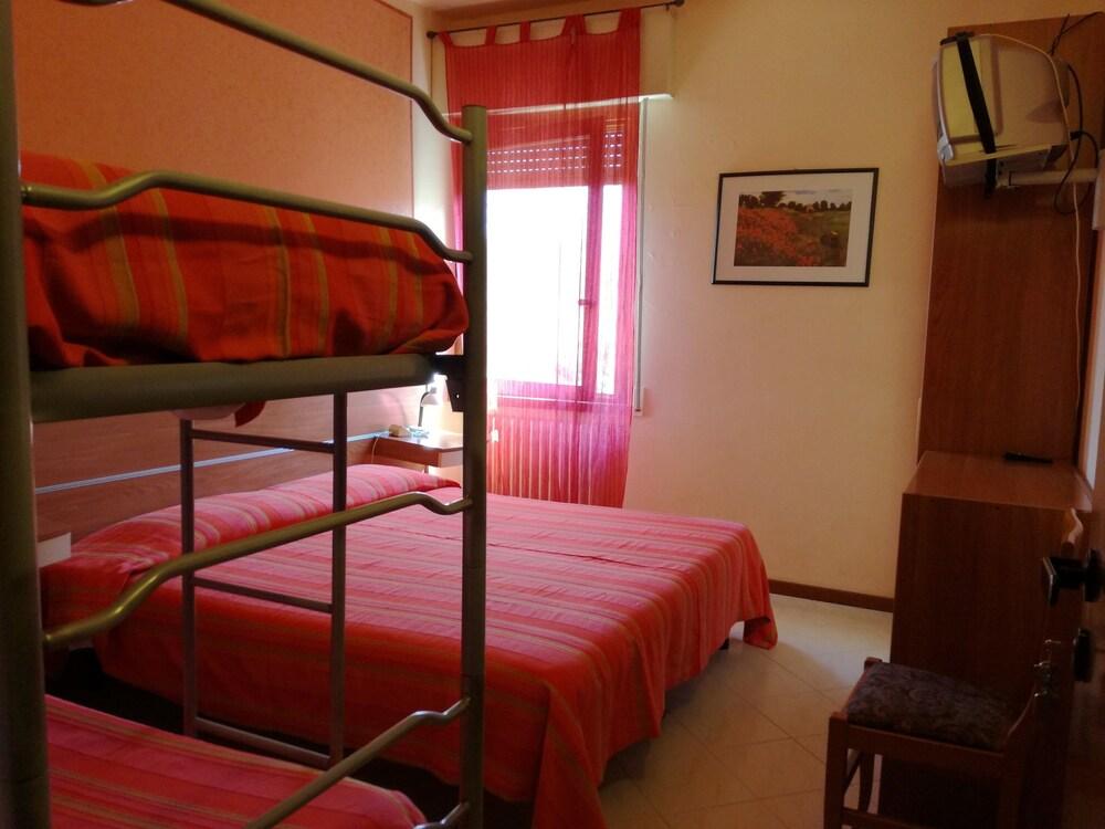 Hotel La Passeggiata Desenzano del Garda Buitenkant foto