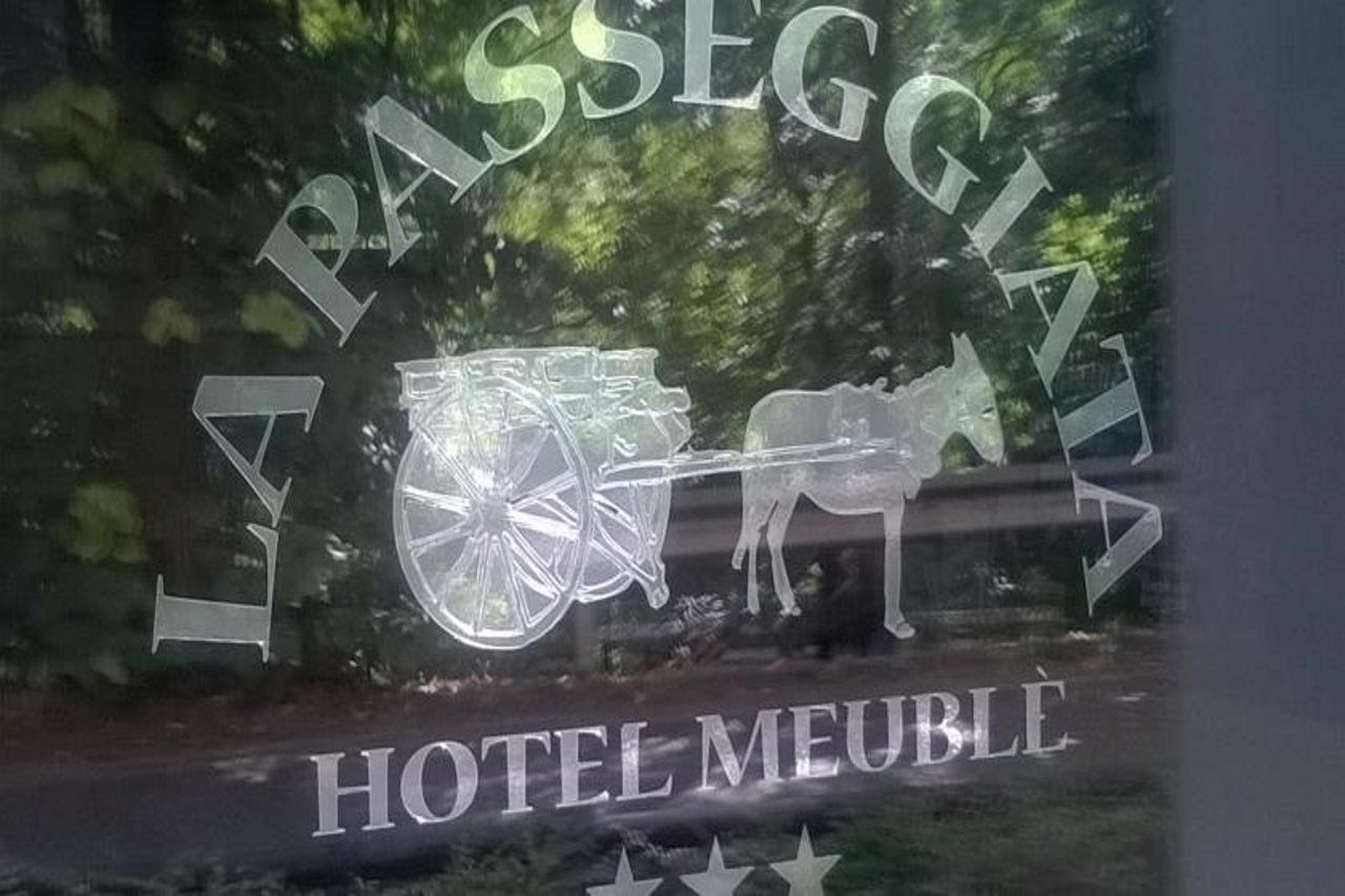 Hotel La Passeggiata Desenzano del Garda Buitenkant foto