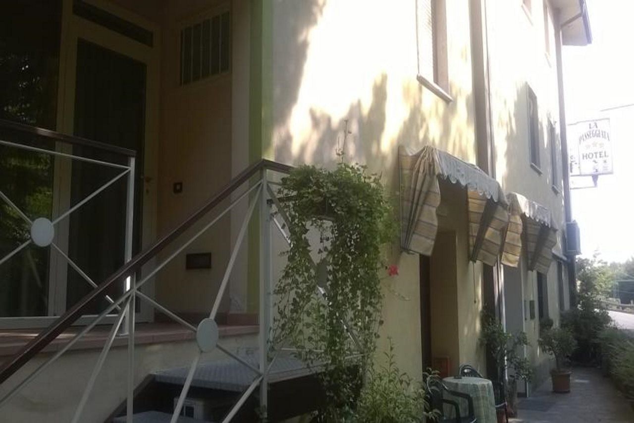 Hotel La Passeggiata Desenzano del Garda Buitenkant foto