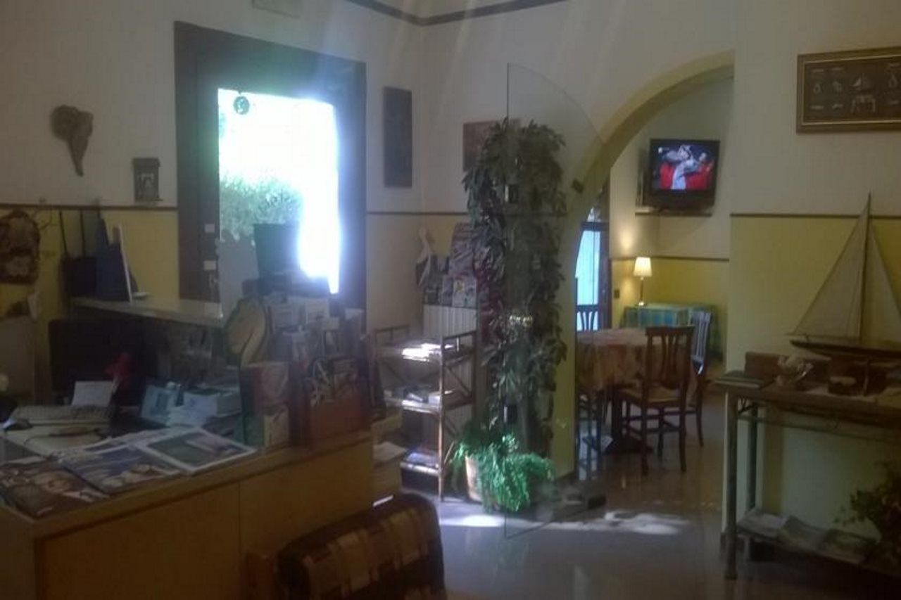 Hotel La Passeggiata Desenzano del Garda Buitenkant foto