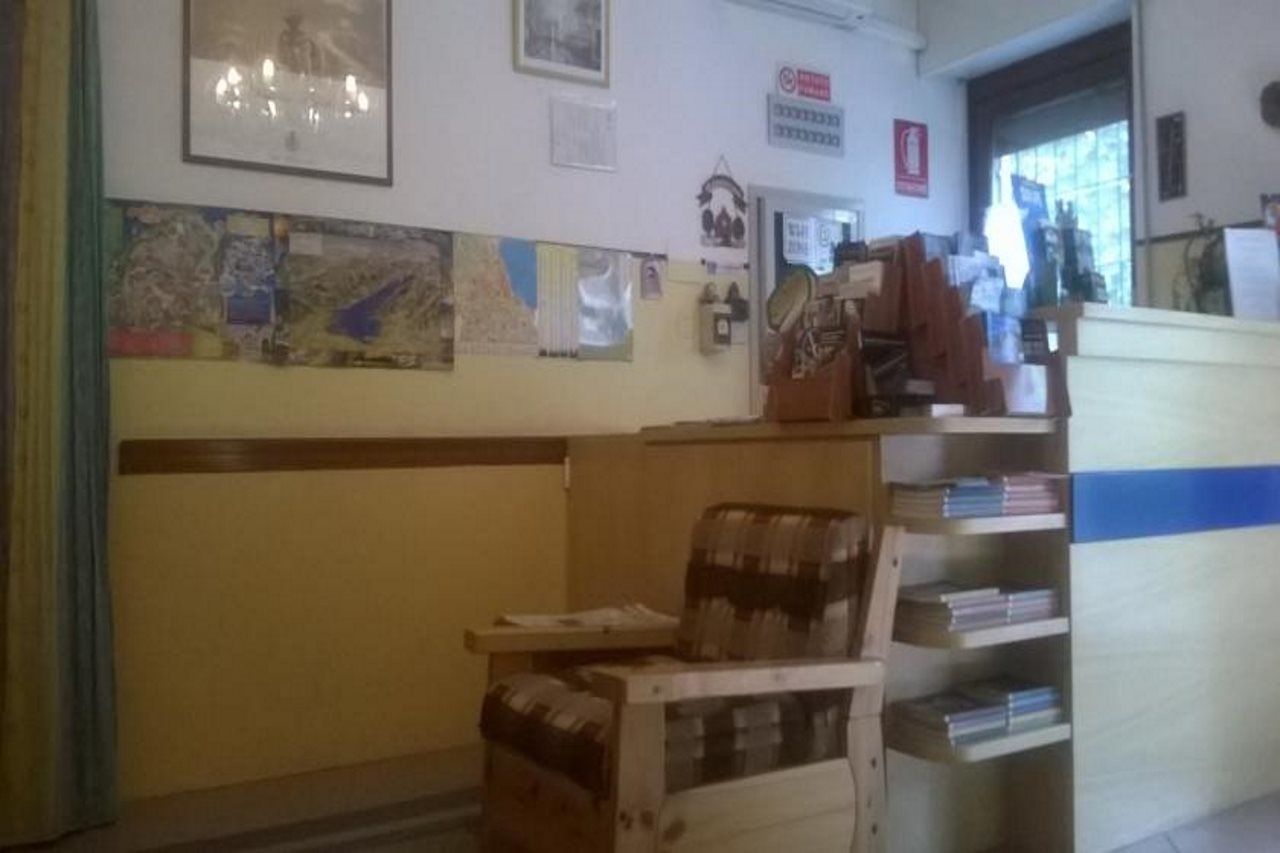 Hotel La Passeggiata Desenzano del Garda Buitenkant foto