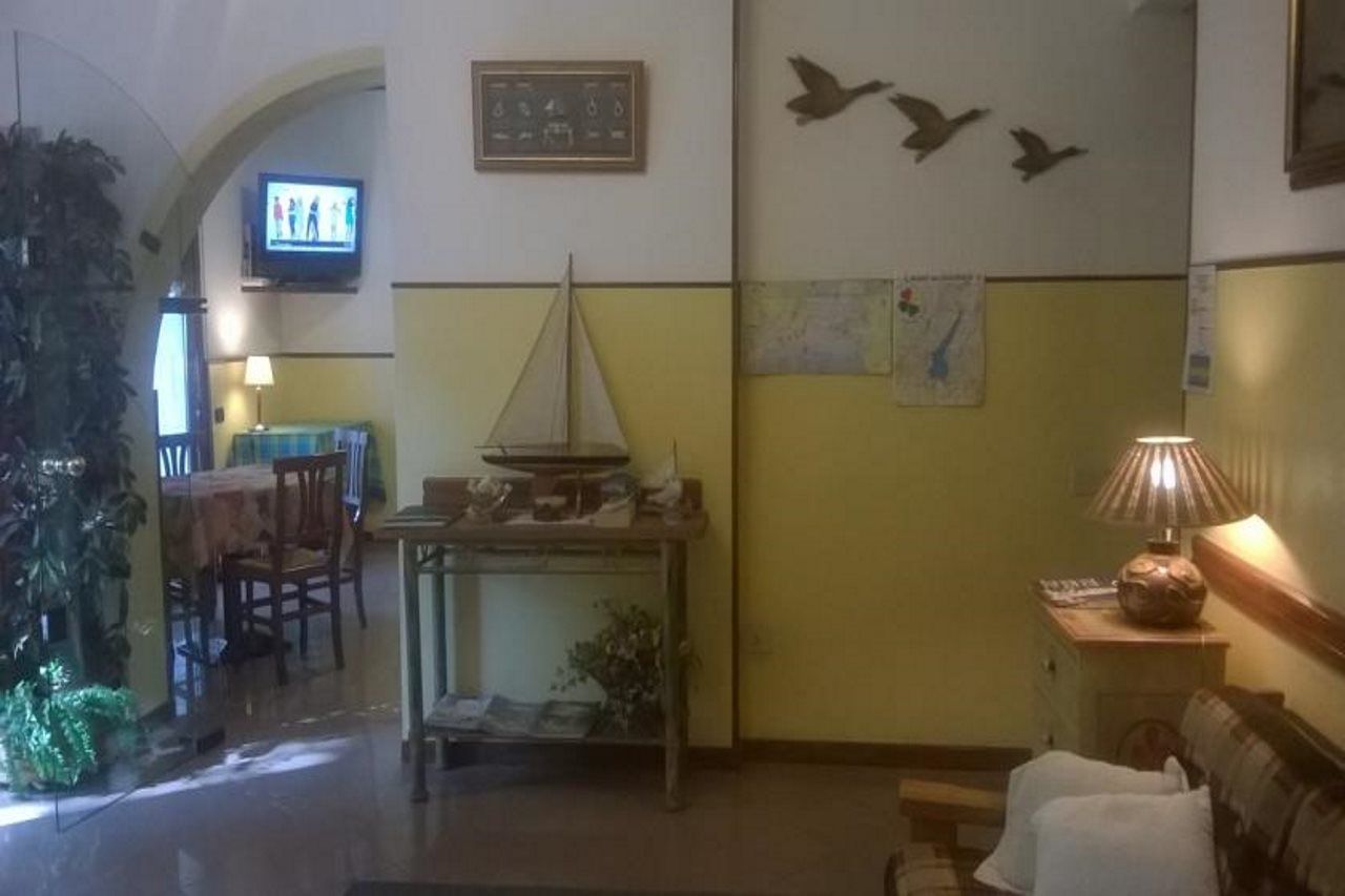 Hotel La Passeggiata Desenzano del Garda Buitenkant foto