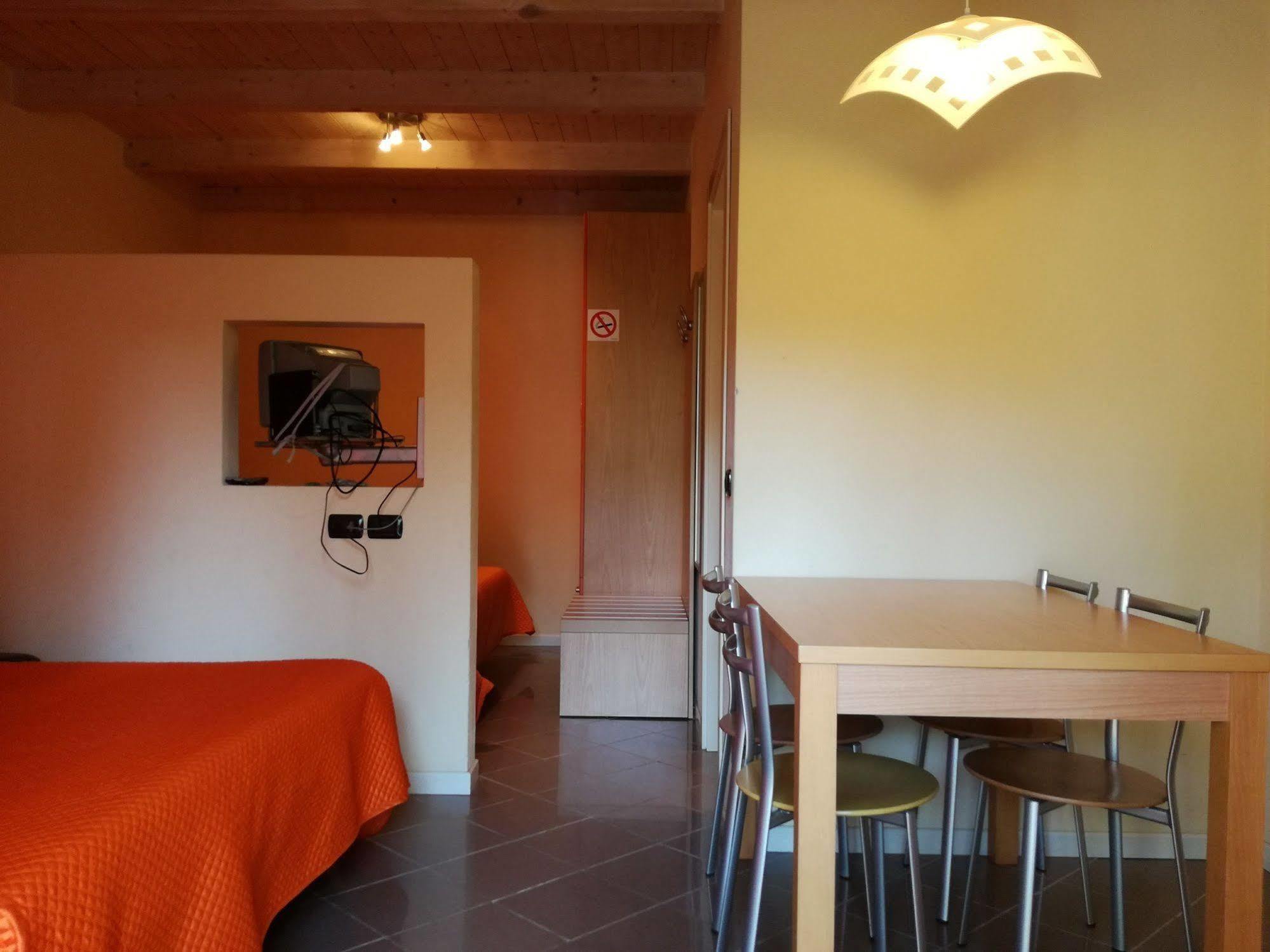 Hotel La Passeggiata Desenzano del Garda Buitenkant foto