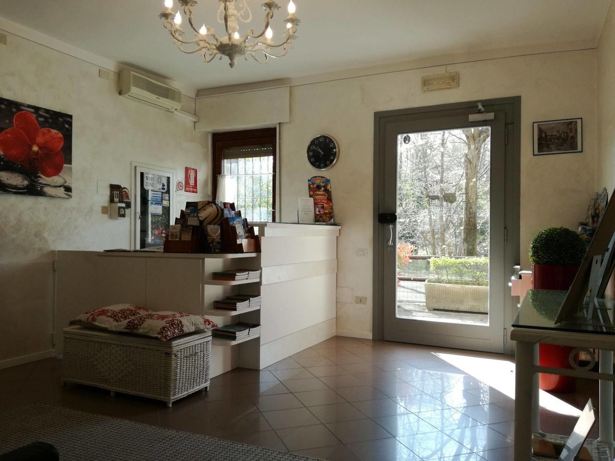 Hotel La Passeggiata Desenzano del Garda Buitenkant foto