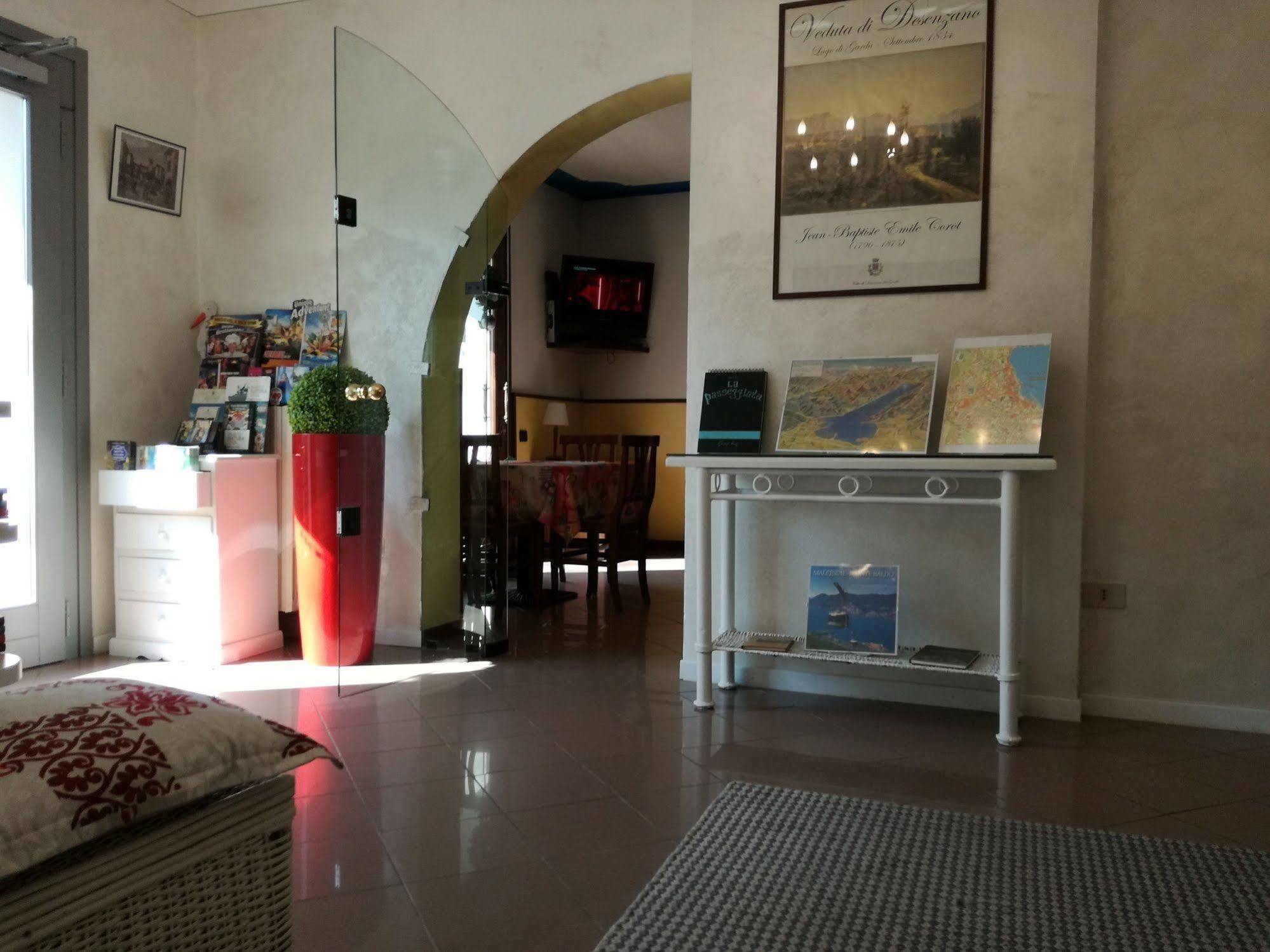 Hotel La Passeggiata Desenzano del Garda Buitenkant foto